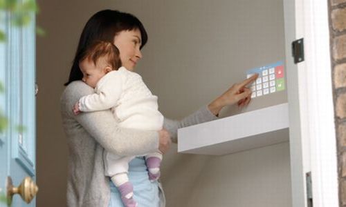 Прожектор Light Touch делает сенсорный экран из любой поверхности