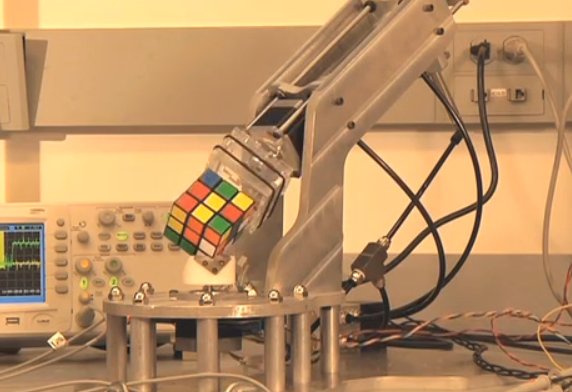 Робот собрал кубик Рубика за 15 секунд всего за 15 секунд.