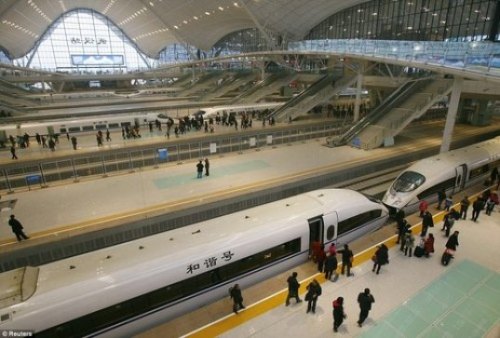 Китай запускает самый быстрый в мире скоростной поезд